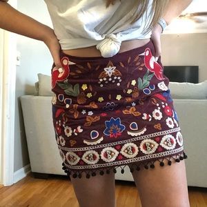 Detailed burgundy skirt